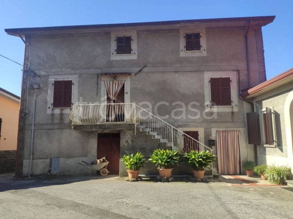 casa indipendente in vendita a Licciana Nardi