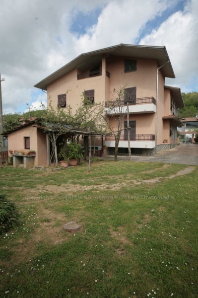 casa indipendente in vendita a Licciana Nardi in zona Monti