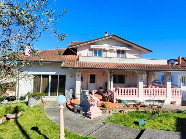 casa indipendente in vendita a Licciana Nardi in zona Monti