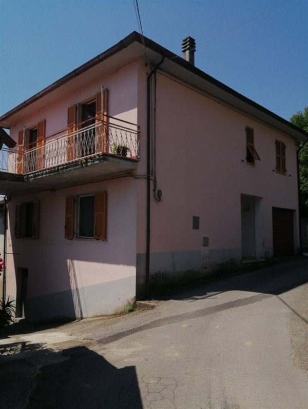 casa indipendente in vendita a Licciana Nardi in zona Panicale