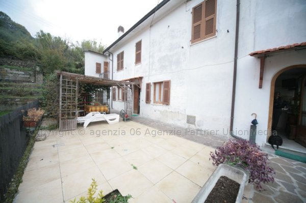 casa semindipendente in vendita a Licciana Nardi in zona Monti