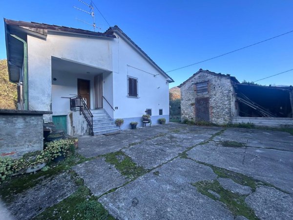 casa semindipendente in vendita a Licciana Nardi