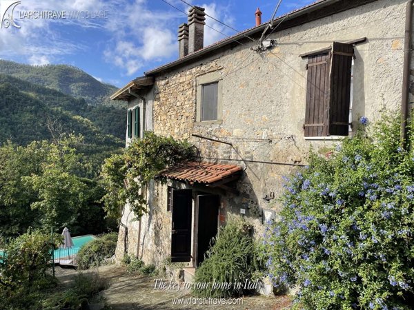 casa indipendente in vendita a Licciana Nardi in zona Tavernelle