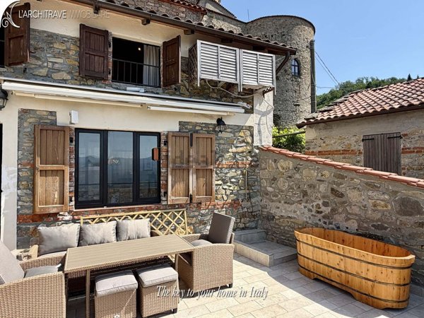 casa indipendente in vendita a Licciana Nardi