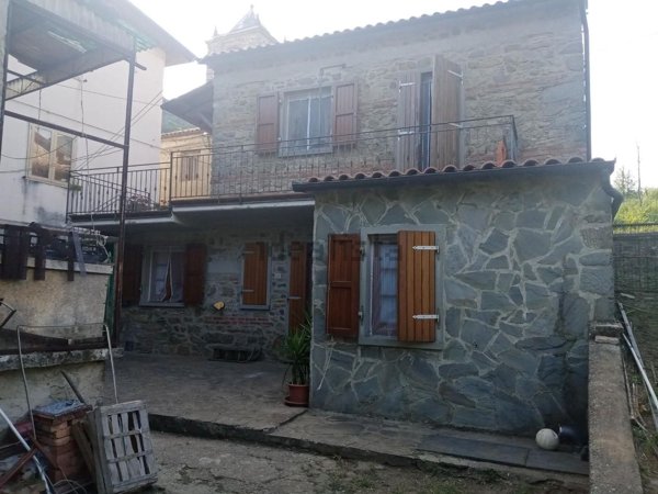 casa semindipendente in vendita a Licciana Nardi