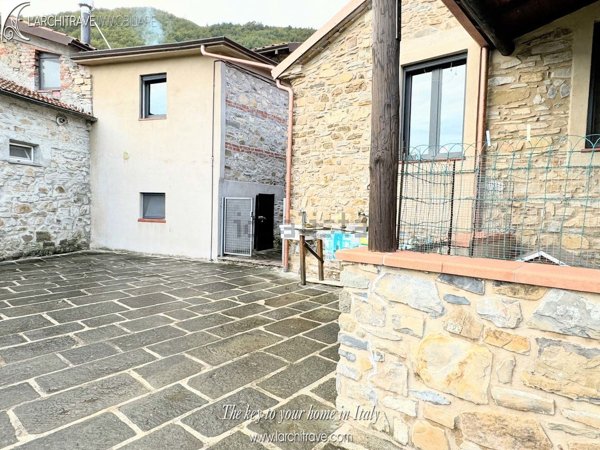 casa indipendente in vendita a Licciana Nardi