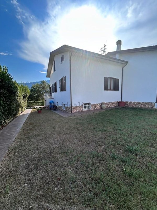 casa indipendente in vendita a Licciana Nardi in zona Terrarossa
