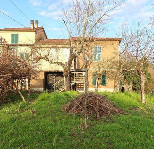 casa indipendente in vendita a Licciana Nardi in zona Costamala