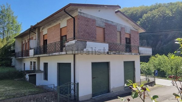 casa indipendente in vendita a Licciana Nardi in zona Tavernelle
