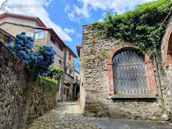 casa indipendente in vendita a Licciana Nardi in zona Tavernelle