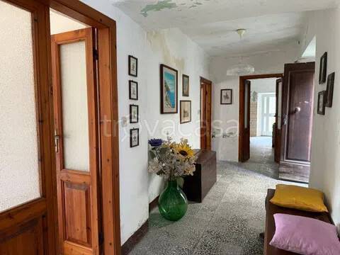 casa indipendente in vendita a Licciana Nardi in zona Varano