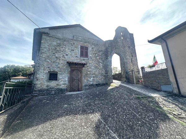 casa indipendente in vendita a Licciana Nardi in zona Monti