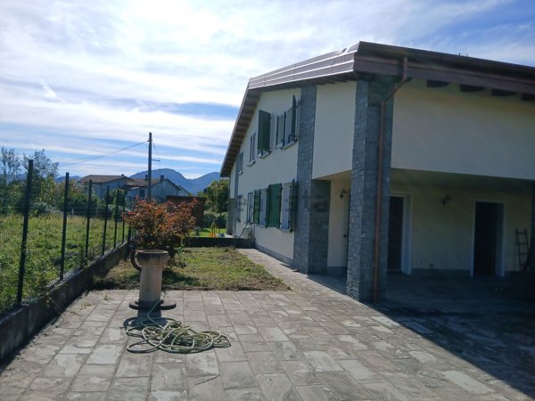 casa indipendente in vendita a Licciana Nardi in zona Terrarossa