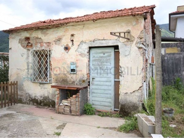 casa indipendente in vendita a Massa in zona Castagnola