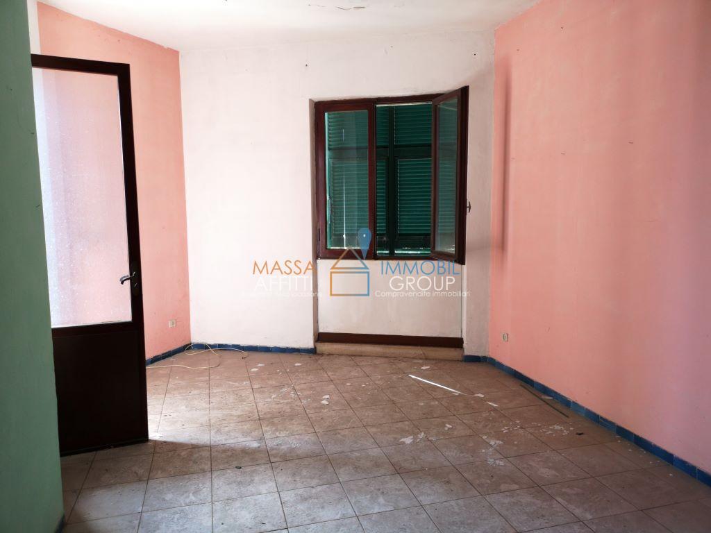 appartamento in vendita a Massa in zona Marina di Massa