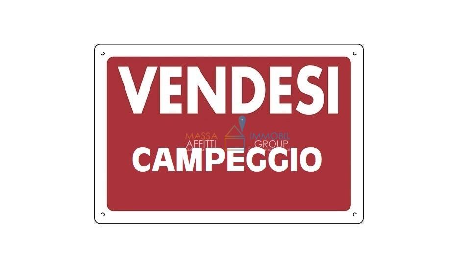 negozio in vendita a Massa in zona Marina di Massa