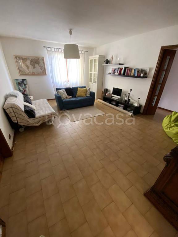 appartamento in vendita a Massa in zona Castagnola