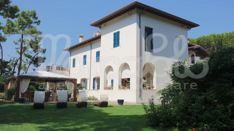 casa indipendente in vendita a Massa in zona Marina dei Ronchi