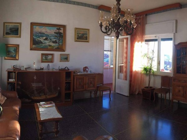 appartamento in vendita a Massa in zona Centro Storico