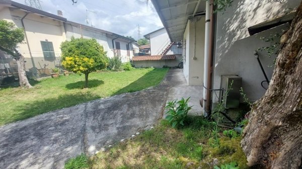 casa indipendente in vendita a Massa in zona Romagnano