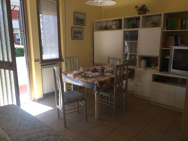 appartamento in vendita a Massa in zona Marina di Massa
