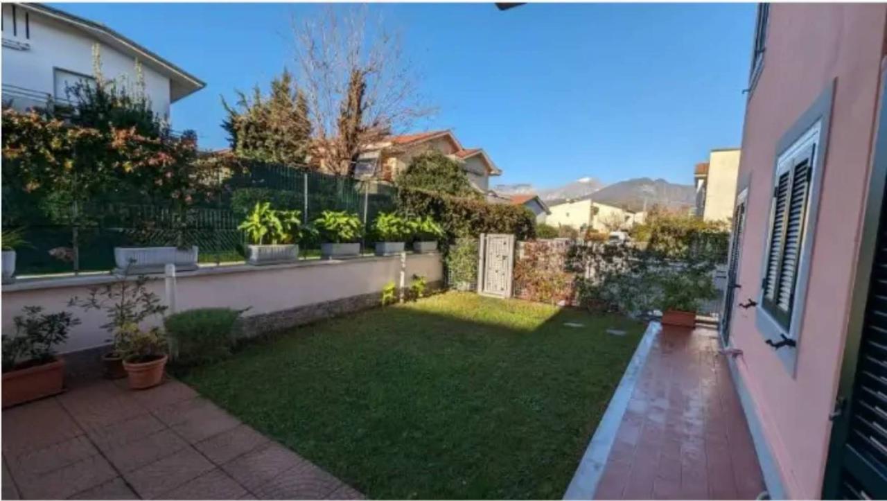 appartamento in vendita a Massa in zona Marina di Massa