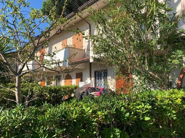 casa indipendente in vendita a Massa in zona Marina dei Ronchi