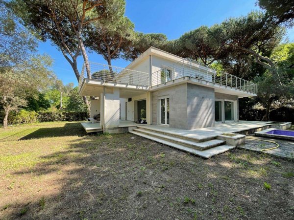casa indipendente in vendita a Massa