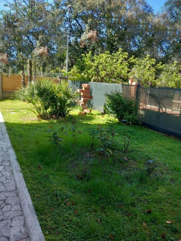 appartamento in vendita a Massa in zona Marina di Massa