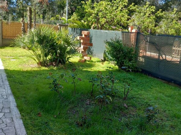 appartamento in vendita a Massa in zona Marina di Massa
