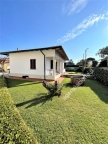 casa indipendente in vendita a Massa in zona Marina di Massa