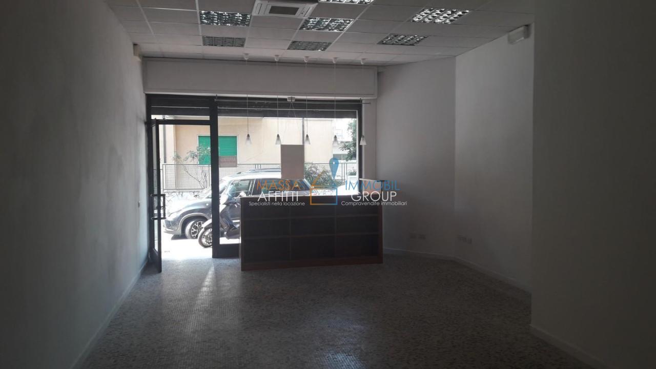 appartamento in vendita a Massa in zona Centro Storico