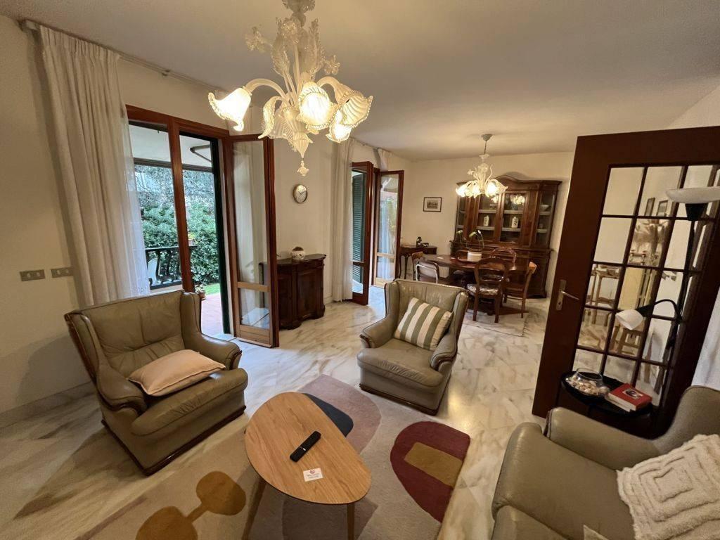 casa indipendente in vendita a Massa in zona Centro Storico