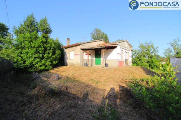 casa indipendente in vendita a Massa in zona Marina di Massa