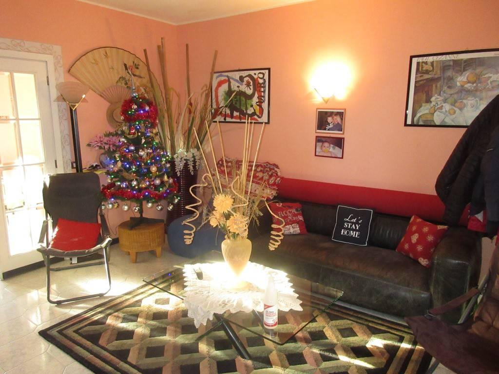 casa indipendente in vendita a Massa in zona Marina di Massa