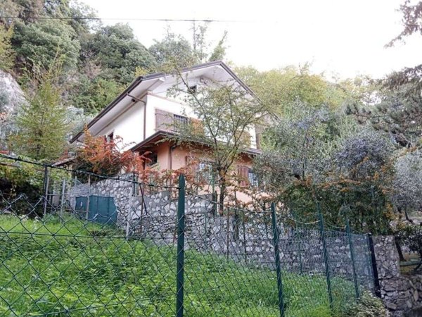 appartamento in vendita a Massa in zona Antona