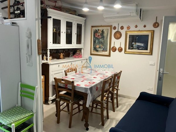 appartamento in vendita a Massa in zona Marina di Massa