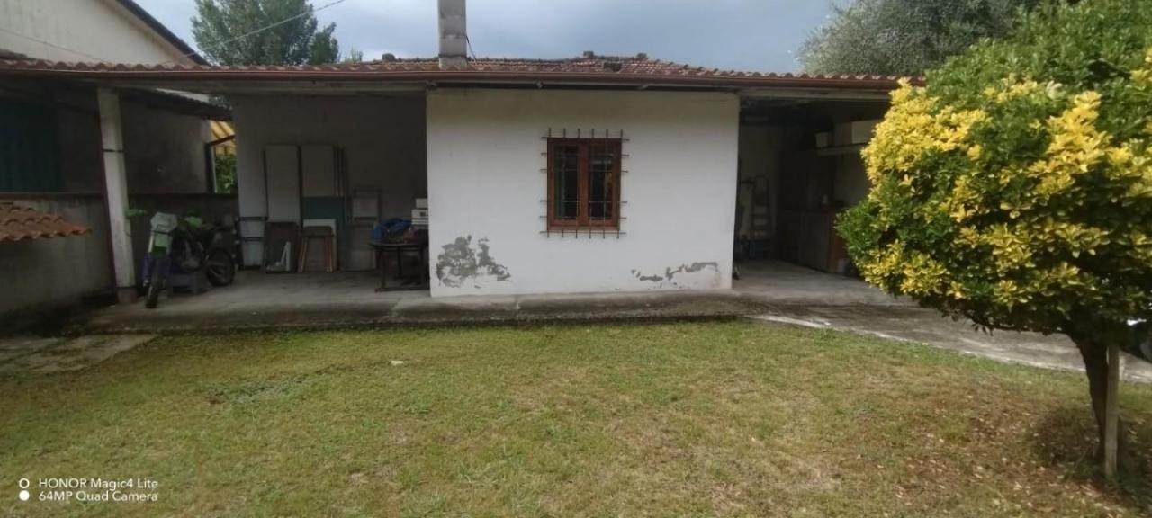 casa indipendente in vendita a Massa in zona Mirteto
