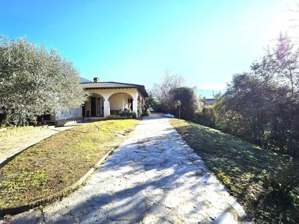 casa indipendente in vendita a Massa in zona Romagnano