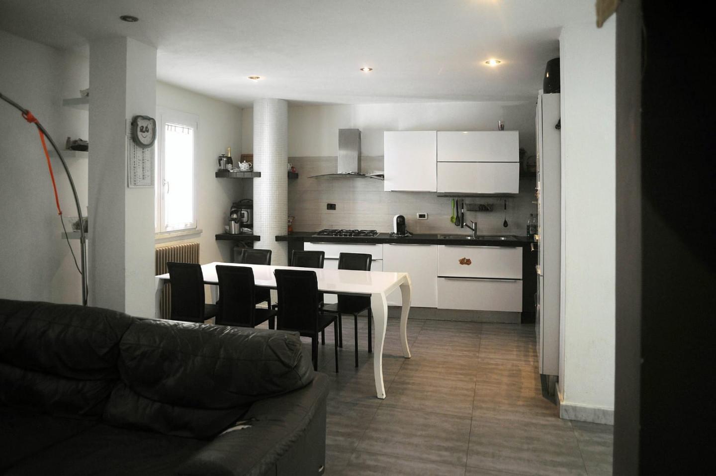 casa indipendente in vendita a Massa in zona Romagnano