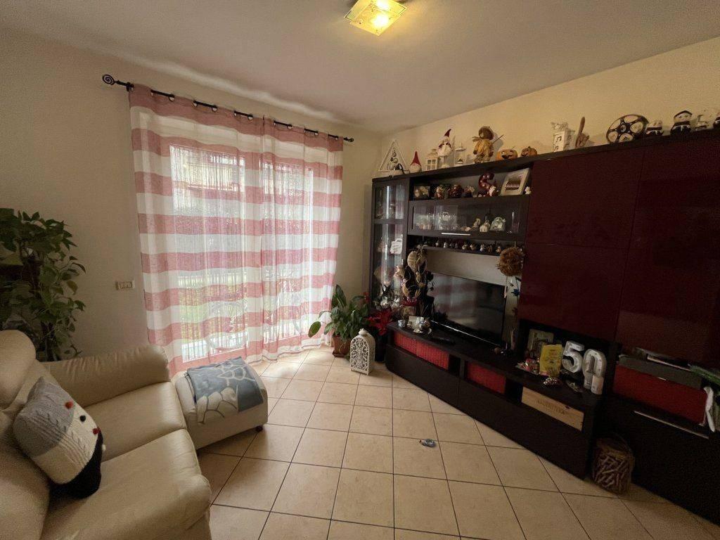 casa indipendente in vendita a Massa in zona Marina di Massa