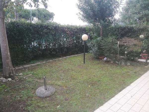 appartamento in vendita a Massa in zona Marina di Massa