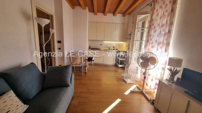 appartamento in vendita a Massa in zona Marina dei Ronchi