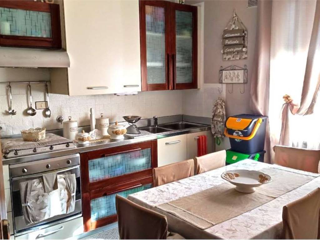 appartamento in vendita a Massa in zona Marina di Massa