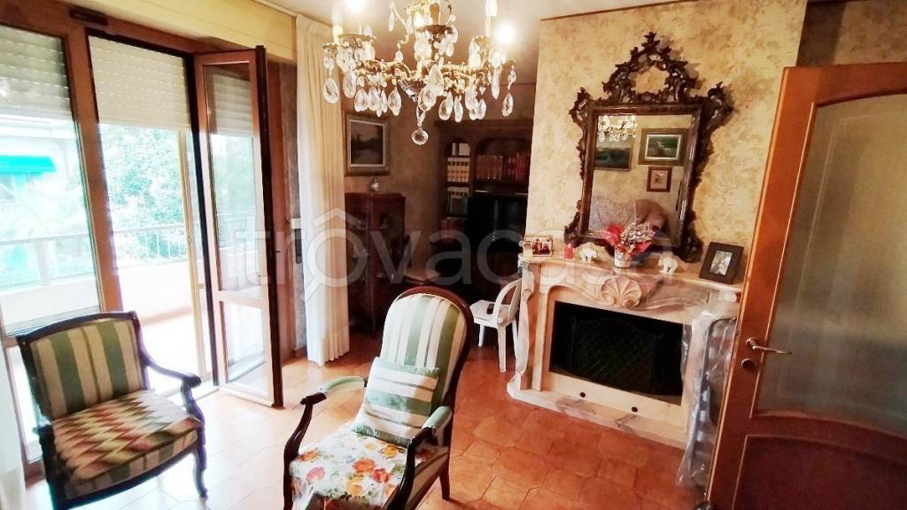 appartamento in vendita a Massa in zona Centro Storico