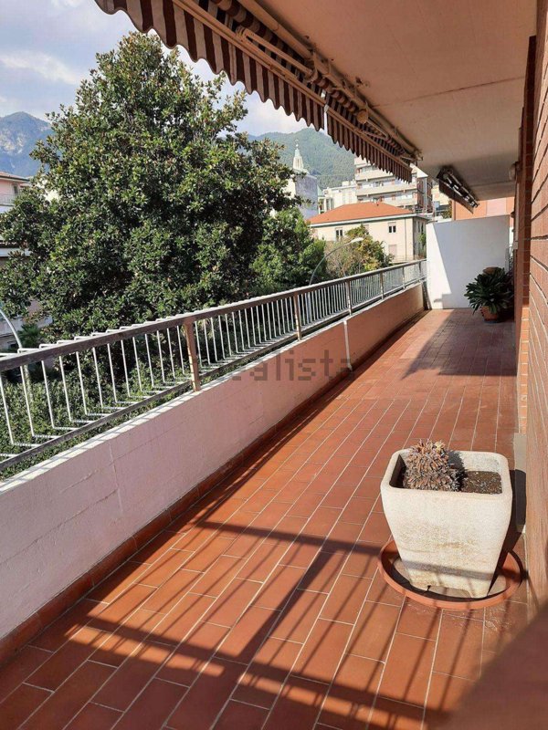 appartamento in vendita a Massa in zona Centro Storico