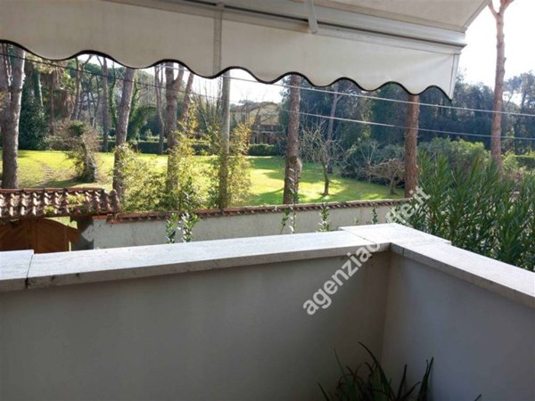 appartamento in vendita a Massa in zona Marina dei Ronchi
