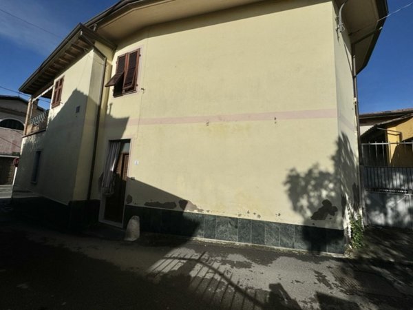 casa indipendente in vendita a Massa in zona Centro Storico