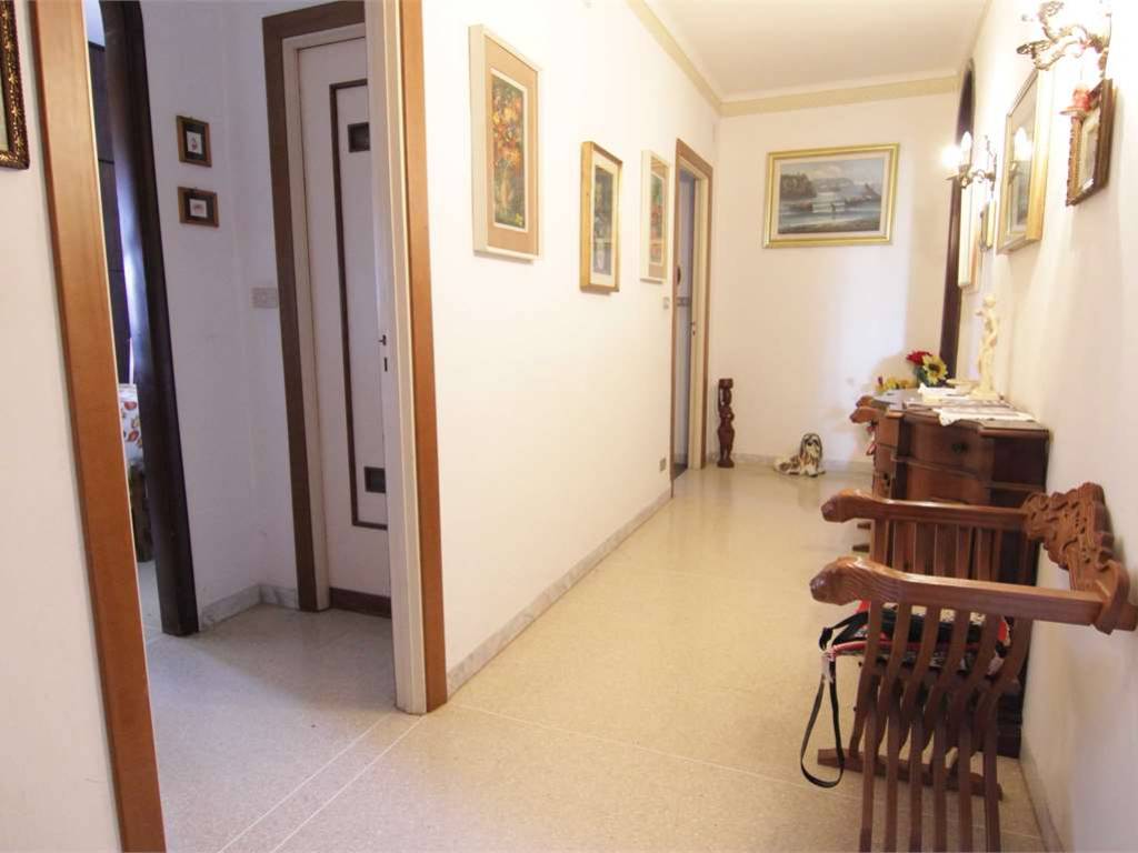 appartamento in vendita a Massa in zona Centro Storico
