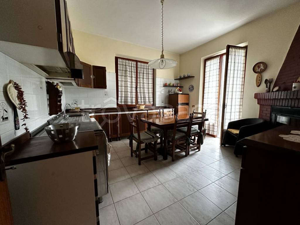 appartamento in vendita a Massa in zona Mirteto